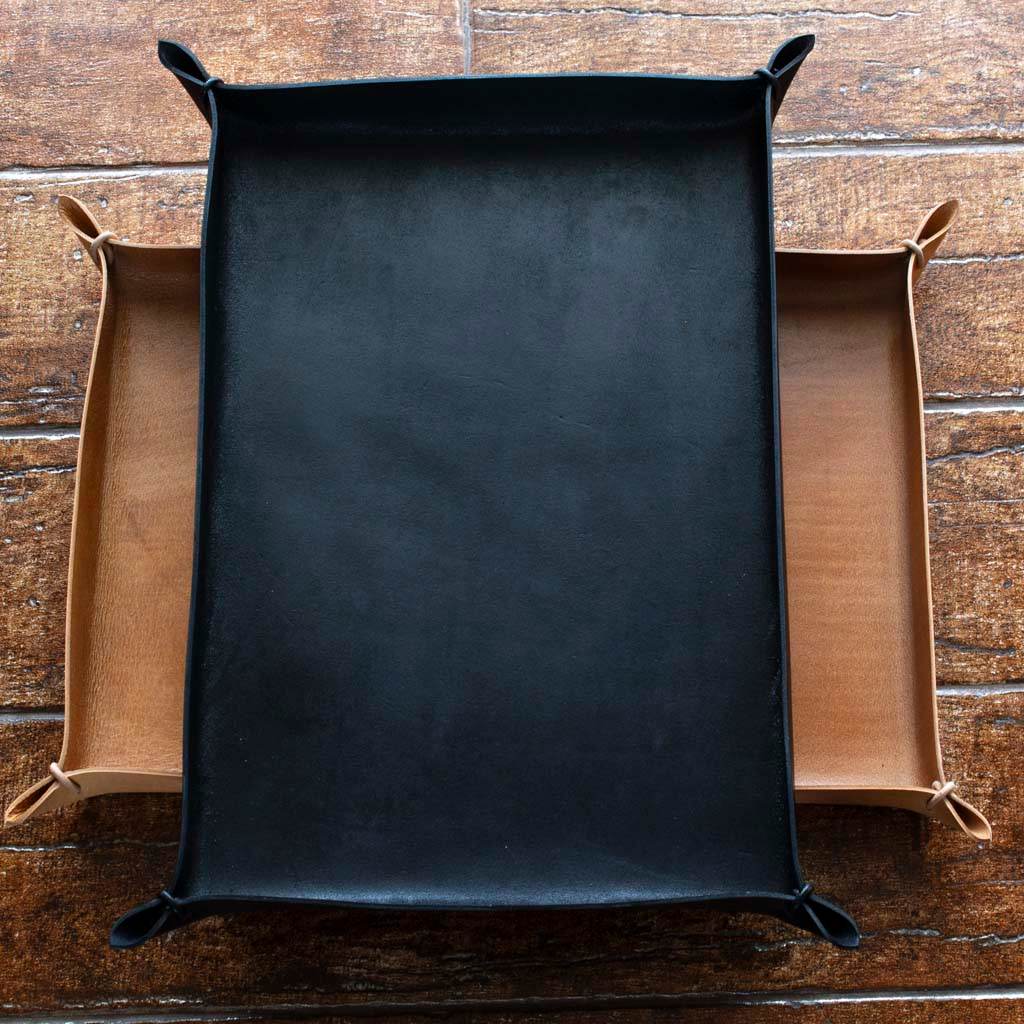 Large tray with leather cords at the corners, in natural Italian full-grain leather, non-engraved.