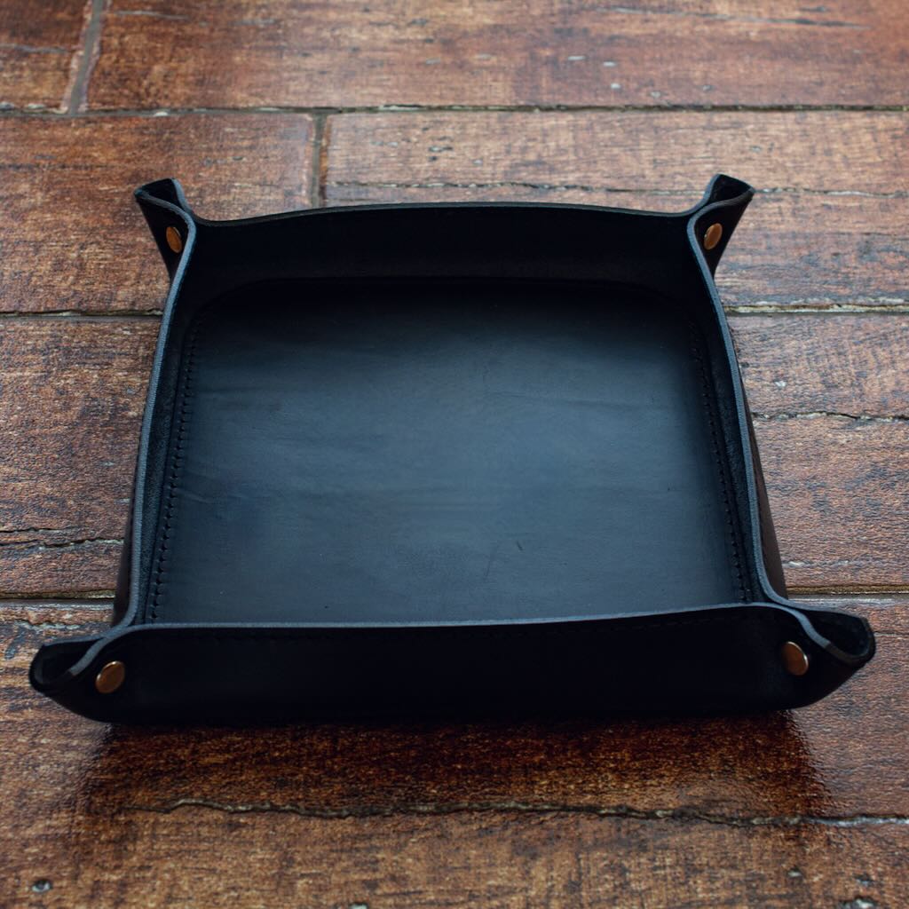 Medium size Italian leather valet tray in black color