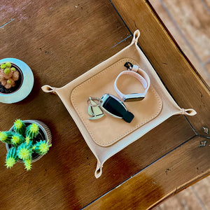 Small-sized Italian leather tray with keys and a watch.