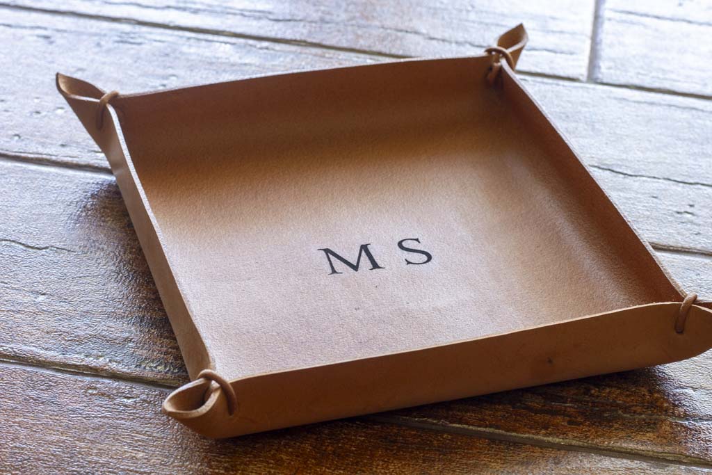 Personalized, medium size tray with leather cords at the corners, in natural Italian full-grain leather.
