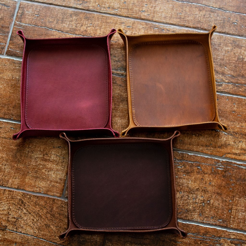 Handcrafted medium-sized leather LWG valet trays in bordo, tan, and moro color